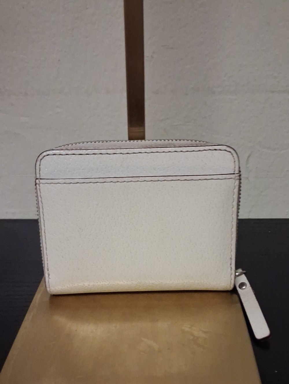 kate spade VINTAGE Cream/Gold Zip-Around Compact Wallet - Picture 3 of 8